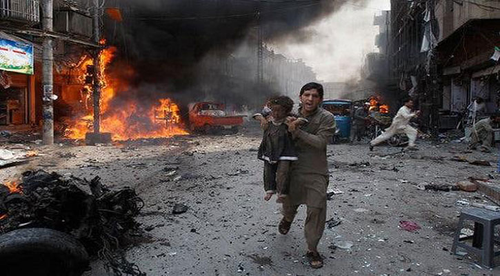 পাকিস্তানে শক্তিশালী বোমা বিস্ফোরণ, বহু হতাহতের শঙ্কা