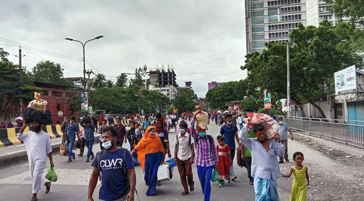 ঢাকায় ফিরে ভোগান্তি, গুনতে হয়েছে অতিরিক্ত ভাড়া