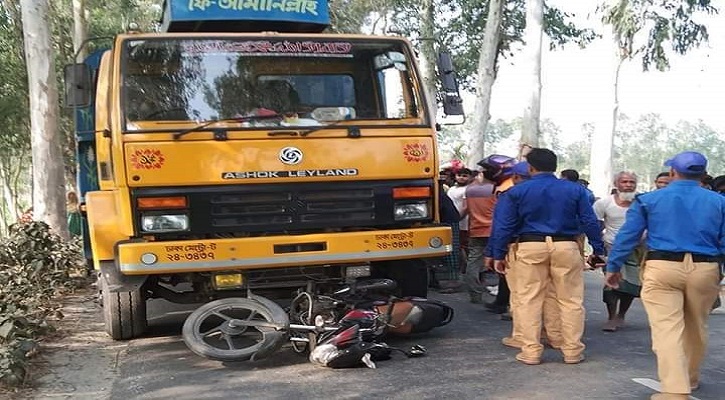 ট্রাকের ধাক্কায় সাব-ইন্সপেক্টরসহ দুই পুলিশ সদস্য নিহত