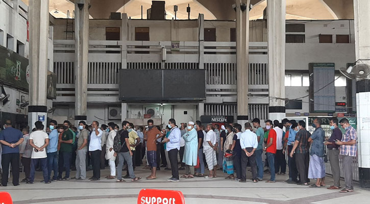 স্বাস্থ্যবিধি মেনে ট্রেনের টিকিট বিক্রি শুরু