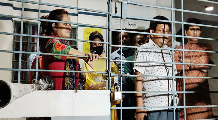 অবরুদ্ধর রবীন্দ্র বিশ্ববিদ্যালয়ের ২২ শিক্ষক-কর্মকর্তা