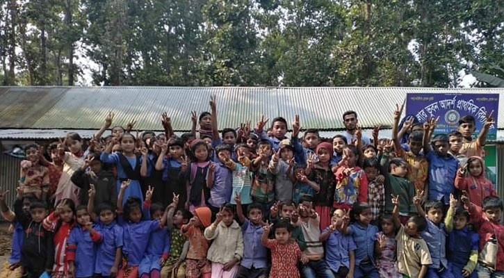 অর্থের অভারে ছাত্রছাত্রীসহ স্কুল বিক্রি করতে ফেসবুকে স্ট্যাটাস