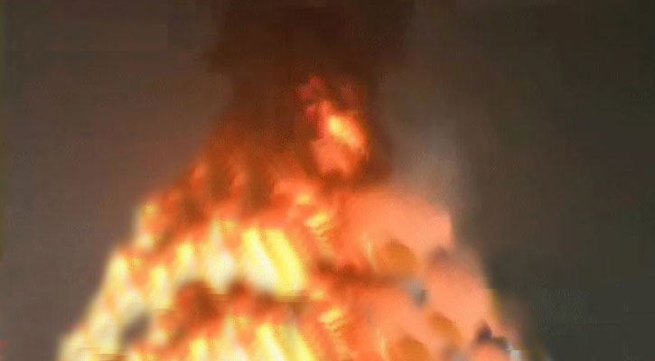 রাজধানীর টিঅ্যান্ডটি কলোনিতে ভয়াবহ আগুন