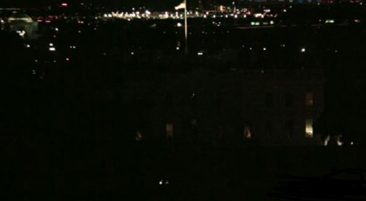 হঠাৎ বাতি নিভে গেলো ‘হোয়াইট হাউজে’