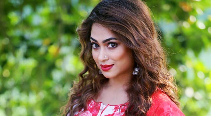 আড়াল ভেঙে প্রকাশ্যে পপি