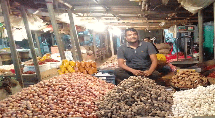 হিলিতে কমেছে পেঁয়াজের দাম