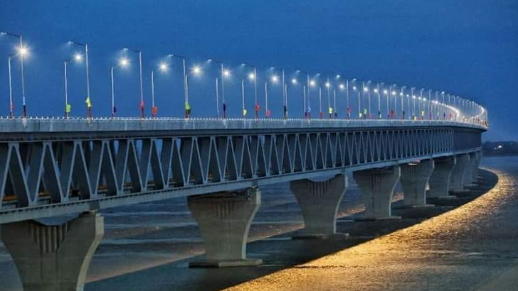 আনন্দের বাঁধ ভেঙেছে তারকাদের মনেও