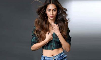 বিকিনি পরে কটাক্ষের শিকার নুসরাত