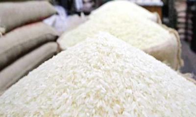 মোটা চাল কেটে হচ্ছে চিকন