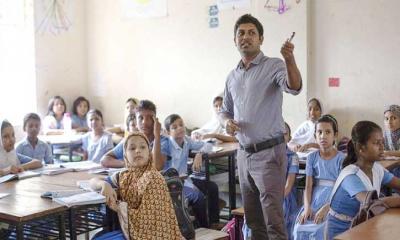 হতাশ প্রাথমিকের শিক্ষকরা