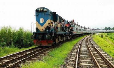 রেলমন্ত্রীর আত্মীয় পরিচয়ে বিনা টিকিটে যাত্রা, জরিমানা করায় টিটিই বরখাস্ত