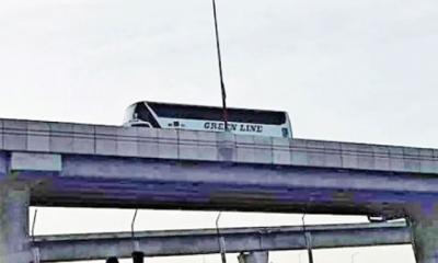 প্রথমবারের মতো পদ্মা সেতু পার হলো ১০ বাস