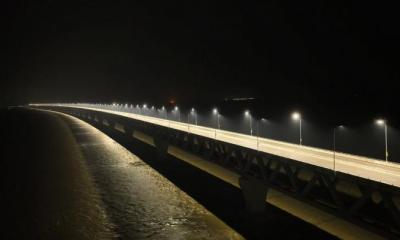 গৌরবের আলোয় ফকফকা দেশ