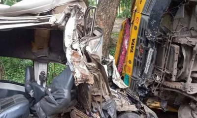 নাটোরে ট্রাক-মাইক্রোবাস সংঘর্ষ, চালকসহ নিহত ২