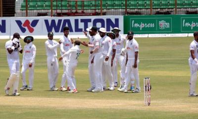 সাকিব-নাঈমের ঘূর্ণিতে বাংলাদেশ শিবিরে স্বস্তি