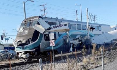 রেললাইনে আছড়ে পড়লো প্লেন, যেভাবে বেঁচে গেলেন পাইলট