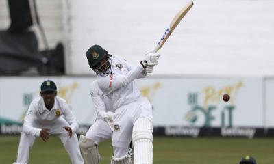 জয়ের ফিফটিতে লড়ছে বাংলাদেশ