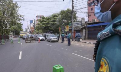 গণপরিবহনে অর্ধেক যাত্রী, রাত ৮টার মধ্যে বন্ধ দোকানপাট