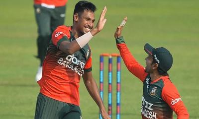 আইসিসির বর্ষসেরা দলে মোস্তাফিজ