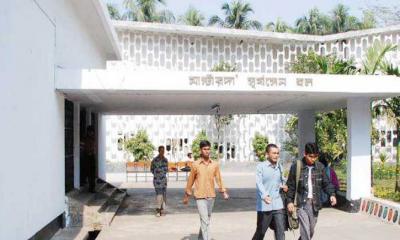 ‘সালাম না দেয়ায়’ ঢাবিতে  ছাত্রলীগকর্মীকে মারধর