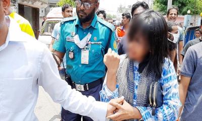 আবাসিক হোটেলে গিয়ে পরকীয়া প্রেমিকের সঙ্গে স্ত্রীকে হাতেনাতে ধরলেন স্বামী