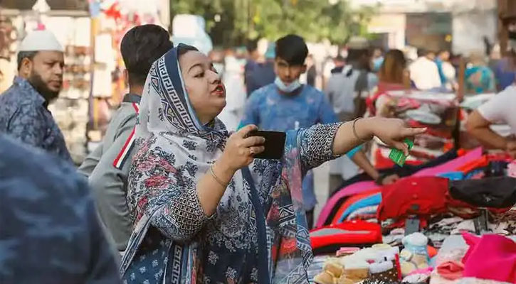 করোনা বাড়লেও পালিয়েছে ভয়