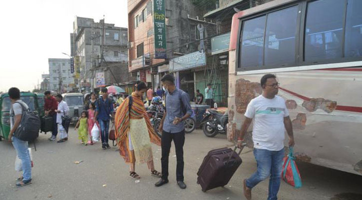 ঈদ শেষে রাজধানীতে ফিরছে মানুষ