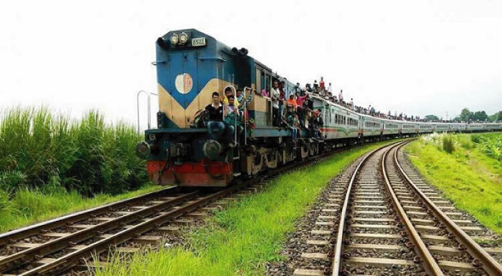 রেলমন্ত্রীর আত্মীয় পরিচয়ে বিনা টিকিটে যাত্রা, জরিমানা করায় টিটিই বরখাস্ত