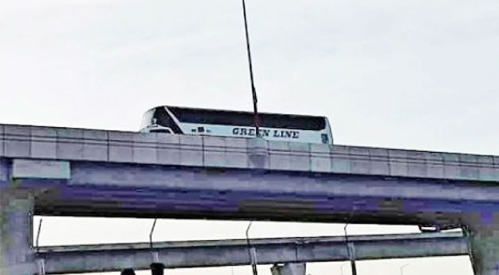 প্রথমবারের মতো পদ্মা সেতু পার হলো ১০ বাস