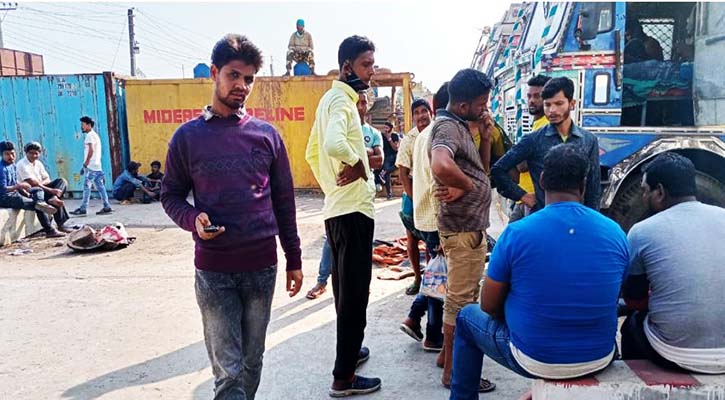 স্বাস্থ্যবিধির নামগন্ধ নাই বাংলাবান্ধা বন্দরে