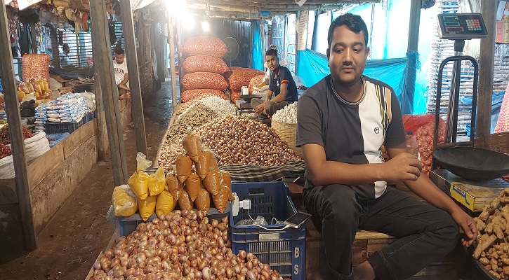 হিলিতে বেড়েছে পেঁয়াজের দাম
