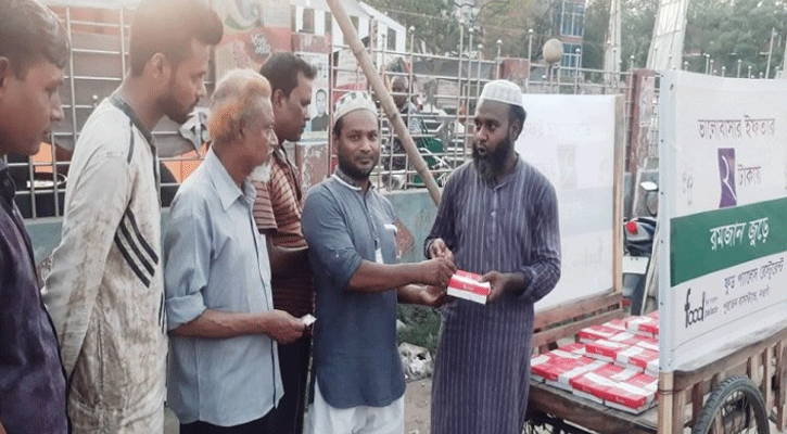 দ্রব্যমূল্যের আকাশচুম্বীর বাজারে ২ টাকায় মিলছে ইফতার