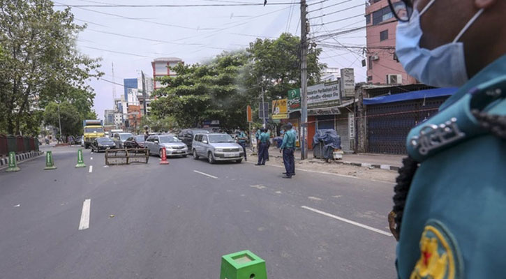 গণপরিবহনে অর্ধেক যাত্রী, রাত ৮টার মধ্যে বন্ধ দোকানপাট