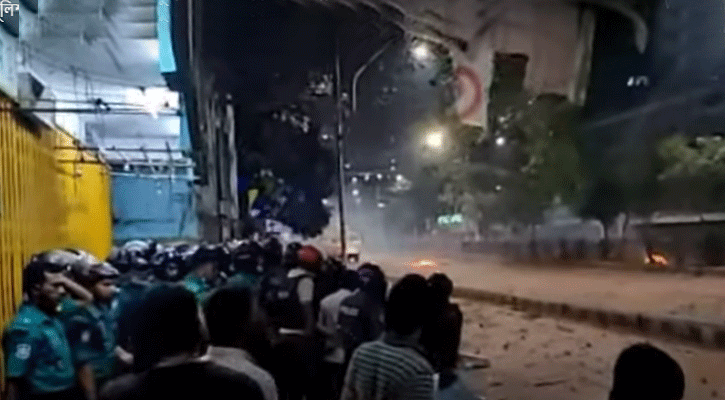 নিউমার্কেটে মধ্যরাতে ব্যবসায়ী-শিক্ষার্থী সংঘর্ষ