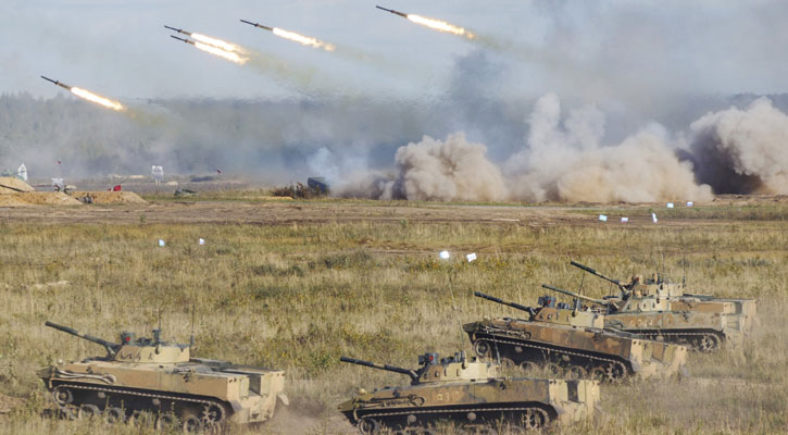 মুখোমুখি রাশিয়া-ইউক্রেন : সামরিক শক্তিতে কে কত এগিয়ে