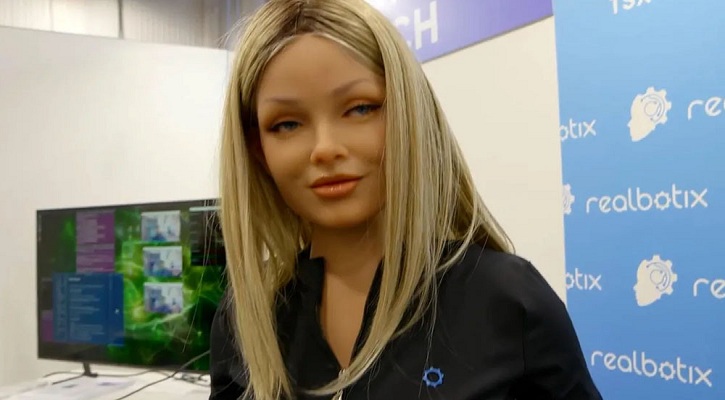 নিঃসঙ্গ জীবনের সঙ্গী হবে আরিয়া, প্রয়োজন মেটাবে প্রেমিকারও!