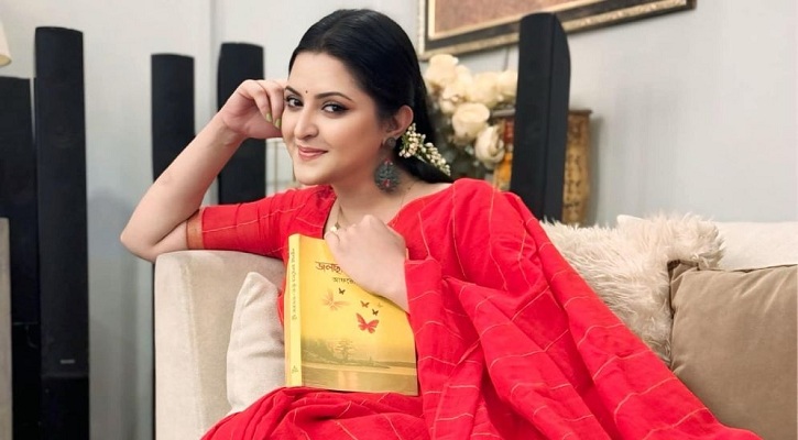 নিজের ভ্যালেন্টাইনের সঙ্গে পরিচয় করিয়ে দিলেন পরীমনি