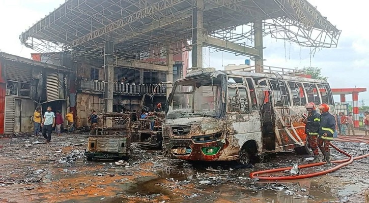 নবীগঞ্জে সিএনজি পাম্পে বিস্ফোরণ, ১০ গাড়ি পুড়ে ছাই