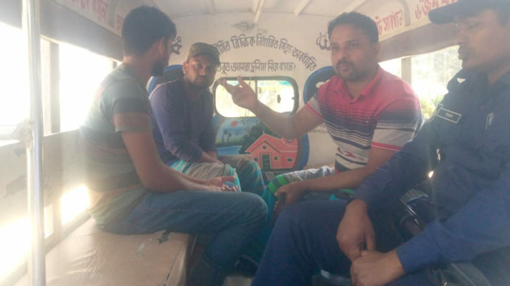 দোকানে মিলল ৭০ মরা মুরগি, লাখ টাকা জরিমানা