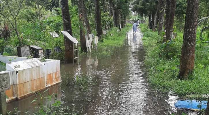 জামালপুরে প্রিয়জনের কবর পানির নিচে-দায় কার?