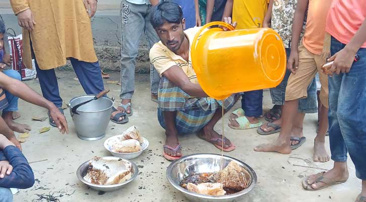 ঝুঁকি থাকলেও পৈতৃক পেশা ছাড়েননি মৌয়াল আব্দুল খালেক