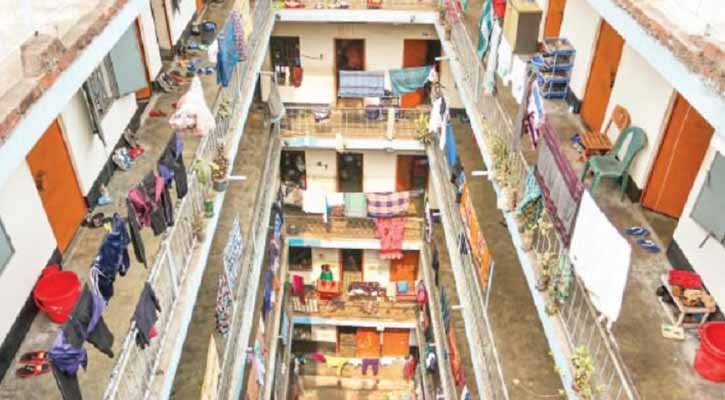 নিরাপত্তাহীনতা আর নোংরা পরিবেশে দিন কাটে শিক্ষার্থীদের