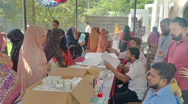 রূপগঞ্জে বিনামূল্যে চিকিৎসা সেবা পেল ৮ শতাধিক দরিদ্র মানুষ