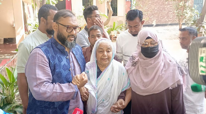 পরাজিত প্রার্থী তুলির মায়ের সঙ্গে দেখা করতে গেলেন আরমান