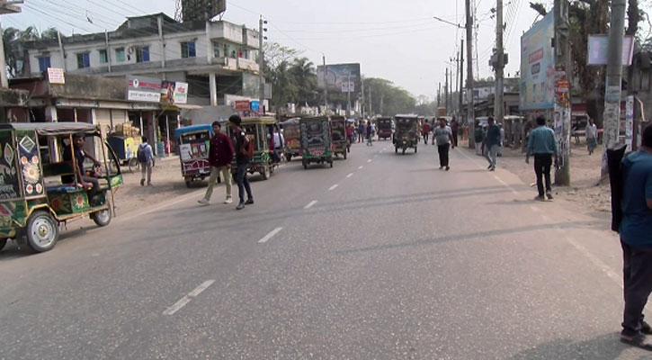 ভোলায় বাস–সিএনজি বিরোধে চলাচল বন্ধ, ভোগান্তিতে যাত্রী