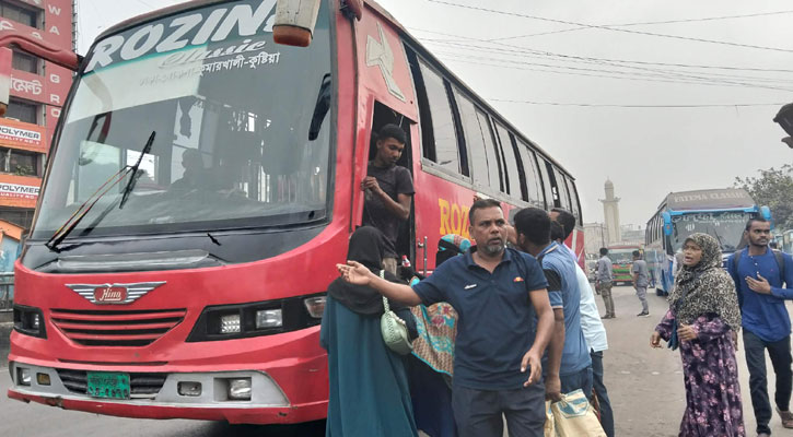 ঈদ সামনে, ঢাকা ছাড়তে শুরু করেছে ঘরমুখো মানুষ