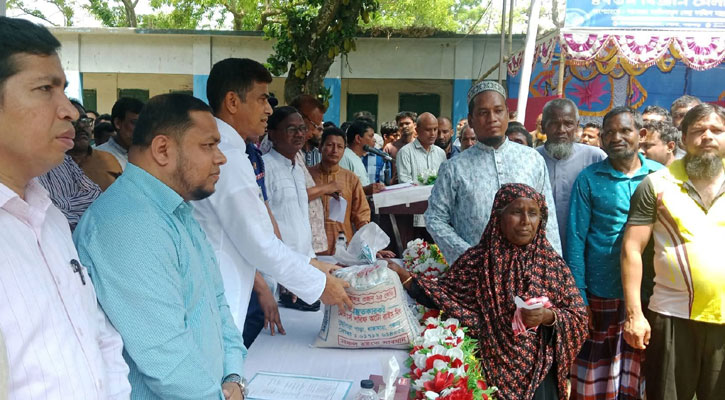 বিজ্ঞান মেলা ও ত্রাণ বিতরণে সরব পঞ্চগড়