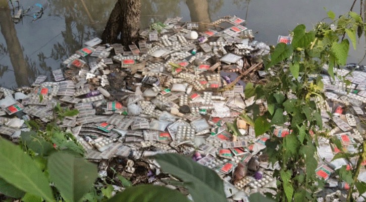 ক্লিনিকে ওষুধ নেই, ডোবায় ভাসছে হাজার পিস ট্যাবলেট-সিরাপ