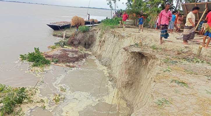 সুন্দরগঞ্জে তিস্তায় ভয়াবহ ভাঙন, ক্ষতিগ্রস্ত এলাকা পরিদর্শনে এমপি ও ইউএনও