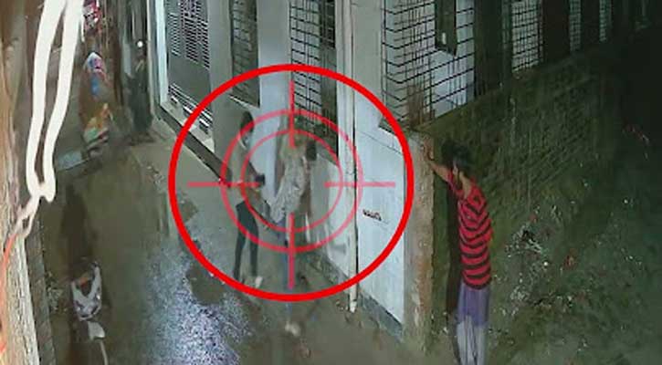 সন্ধ্যা নামলেই অস্ত্রের ঝনঝনানি: মোহাম্মদপুরের আতঙ্ক কাটছে না কিছুতেই